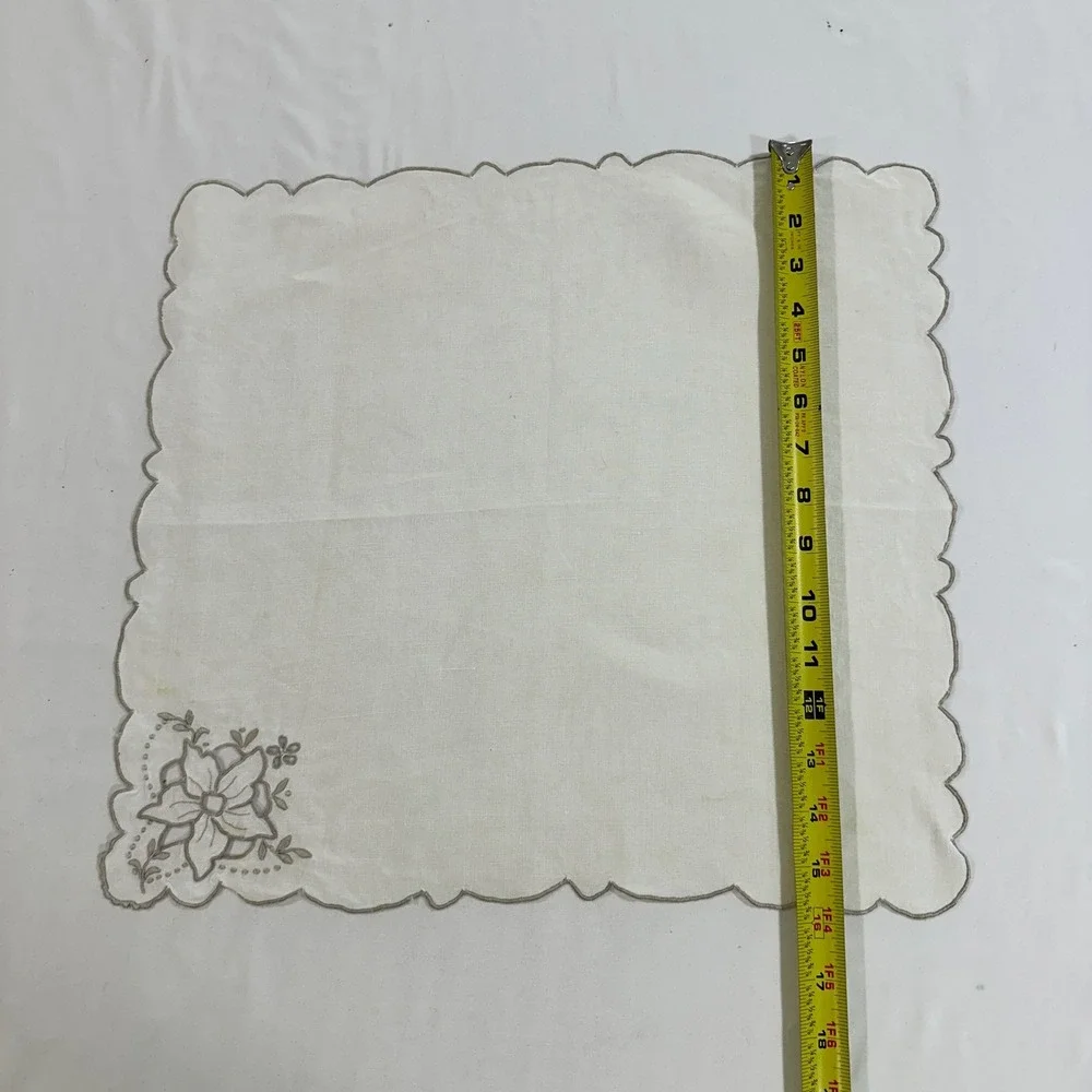 Vintage Napkins‎ Set 4 White Linen Floral Embroidered Scalloped Edge 17